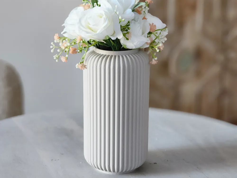 Vase cannelé fait main, vase décoratif graphique — vue 3